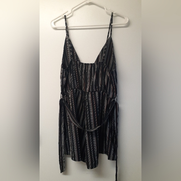 Black/red/white striped shortie romper - Zaful brand size 8 - Picture 3 of 4